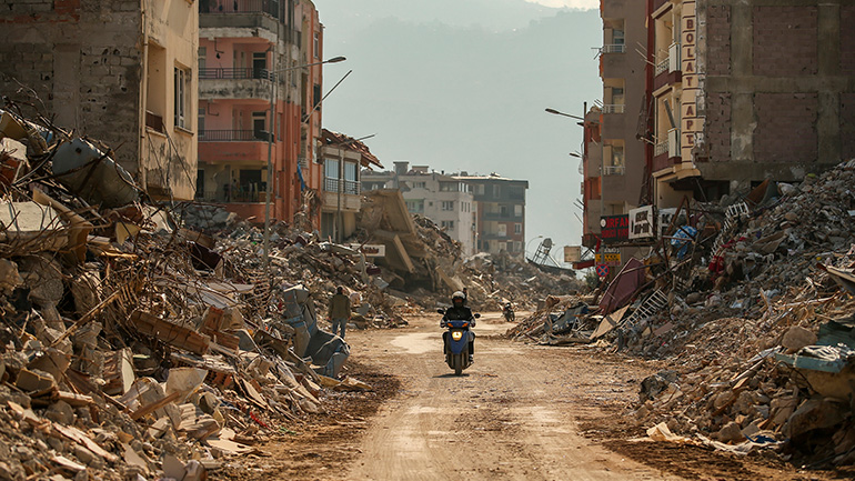 Τουρκία: Έναν μήνα μετά τους σεισμούς